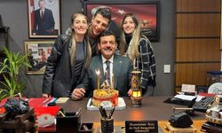 Muammer Avcı, oğlu Furkan’ın doğum gününü kızlarıyla kutladı