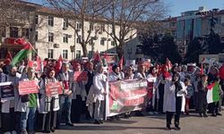 Hekimler ve sağlık çalışanları Gazze için 'sessiz yürüyüş' gerçekleştirdi