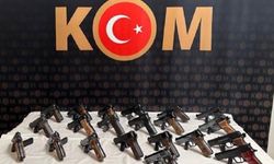 Çantadan 21 ruhsatsız tabanca çıktı; 1 tutuklama