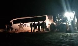 Yolcu otobüsü yoldan çıktı: 6 yaralı