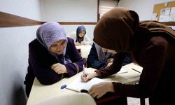 Bu kurs okuma yazma bilmeyen kadınların hayatını değiştiriyor