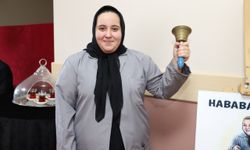 Giydikleri kostüm, yaptıkları sunum hayran bıraktı