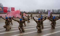 Komandolar, zeybek oynayarak mezun oldu