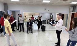 Tiyatro provaları devam ediyor