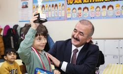 107 bin 998 öğrenci karnesini aldı