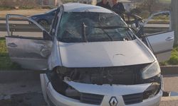 Otomobil refüje çarptı; 1 ölü, 1 yaralı