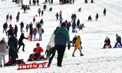 Tatilciler kayak merkezini doldurdu