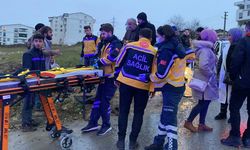 Taksi ile çarpışan araç araziye uçtu: 4 yaralı