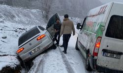 Kar yağışı etkili oldu: Araçlar yolda kaldı, kaza meydana geldi