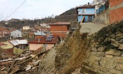 Heyelanların yaşandığı köyde 39 ev boşaltıldı: 3 ev ile cami yıkıldı