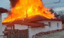 Yangında tek katlı ev kullanılamaz hale geldi