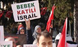 Hekimler gerçekleştirdikleri ‘sessiz yürüyüş’ ile İsrail’i bir kez daha kınadı