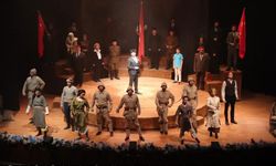 "Cumhuriyete Doğru" tiyatro oyunu Sakarya’da sahnelendi
