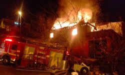 Korkutan yangın: Ev alevlere teslim oldu