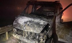 Mustafa Destici'nin yaralandığı kazada hasar gören makam aracını taşıyan çekici yandı