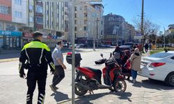 Motosiklet devrildi: Sürücü yaralandı