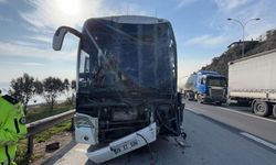 Yolcu otobüsü, tır ve hafif ticari araç çarpıştı: 1’i ağır 9 yaralı
