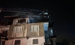 Binanın terasında panik oluşturan yangın