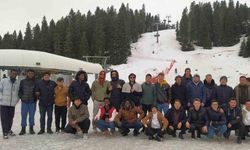 Üniversite öğrencileri Ilgaz Dağı’nda karın tadını çıkardı