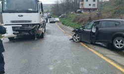 Vidanjör ile kafa kafaya çarpışan otomobil hurdaya döndü: 1 yaralı