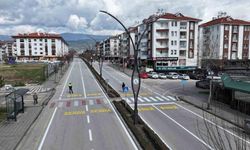 Yol çizgileri ve yaya geçitleri yenileniyor