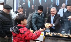 Murat Sesli mangal yapıp balık ekmek dağıttı