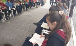 Zonguldak Sahili'nde kitap okuma etkinliği yapıldı