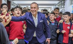 Trabzonspor Teknik Direktörü Abdullah Avcı öğrencilerle bir araya geldi