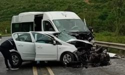 Minibüs ile otomobil çarpıştı: 1 ölü, 7 yaralı