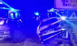 Kavşakta korkunç kaza: 3 genç yaralandı