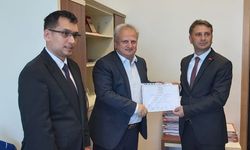 Çatalağzı Belediye Başkanı Yavuz Palabaş mazbatasını aldı