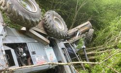 İş makinesi devrildi: Orman Bölge Müdürlüğü operatörü yaralandı