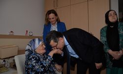 Başkan Ahmet Metin Genç'ten huzurevine ‘Anneler Günü' ziyareti
