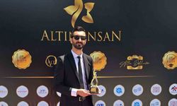 Akademisyen Yusuf Parlak'a altın fırça ödülü