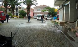 Cadde ve sokaklar tazyikli suyla yıkanıyor