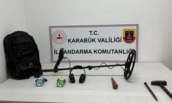 Dedektörle arama yaparken yakalandılar