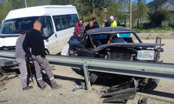 İşçi servisi ile otomobil çarpıştı: 4 yaralı