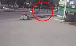 Yolun karşısına geçmek için koşan gence otomobil çarptı