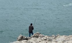 Amatör balıkçılar olta ile balık keyfi yaşadı
