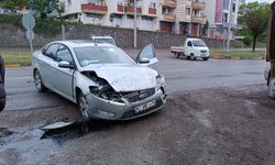 Sanayi Sitesi kavşağında bir haftada üçüncü kaza: Kamyon ile otomobil çarpıştı