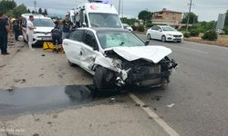 Arıza yapan otomobili için yol yardım aracı beklerken otomobil çarptı: 1 ölü, 4 yaralı