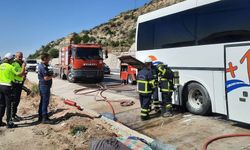 Otobüsün motor kısmında yangın çıktı, 38 yolcu tahliye edildi