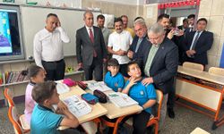 Şehitler adına öğrencilere eğitim seti hediye edildi