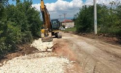 Bozulan yollar yenileniyor