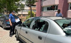 Otomobile baltayla saldırdılar