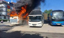 İki yangın: 3 otobüs ile geri dönüşüm tesisi yandı