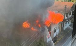 Korkutan yangın: Tek katlı ev alev topuna döndü