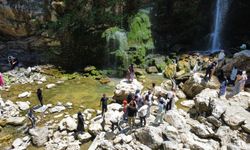 Turistler, şelalesi, barajı ve mağarasıyla saklı cennete hayran kaldı