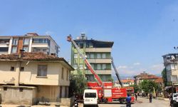 4 katlı apartmanın çatısı yandı