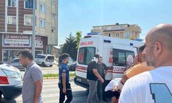 Kavşakta kaza yapan otomobil ortalığı birbirine kattı: 2’si yaya 4 yaralı